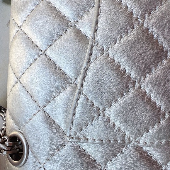 Chanel Reissue 225 Double Flap Silver Bag - Picture 4 of 8